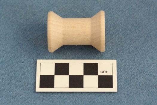 Garnspule Buchenholz, moderne Form
