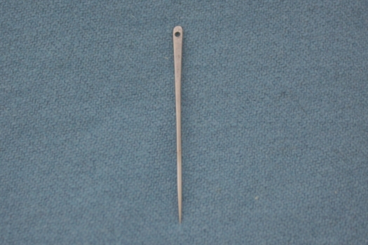 handgefertigte grobe Eisennadel