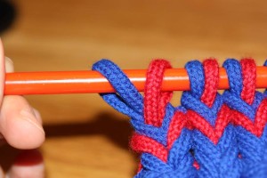 Stitch alignment as resulting from following the instructions correctly: red stitches with left leg in front, blue with right leg in front.